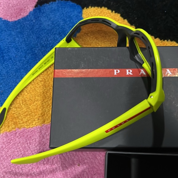 Brand new sun glasses for men 100% authentic solid and very comfortable - Picture 9 of 10